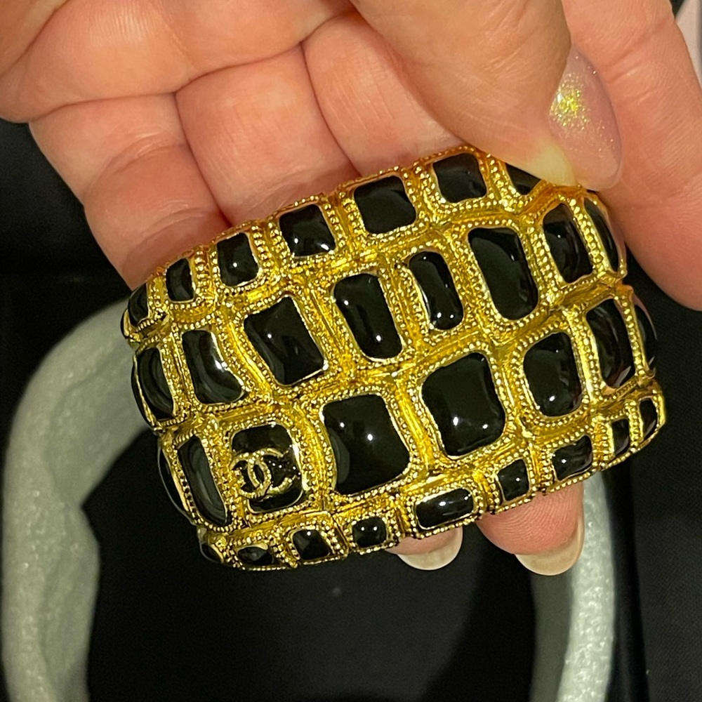 🖤Gorgeous Chanel Egyptian Resin Bracelt🖤